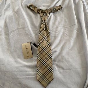 Burberry Authentic 100% silk men’s tie